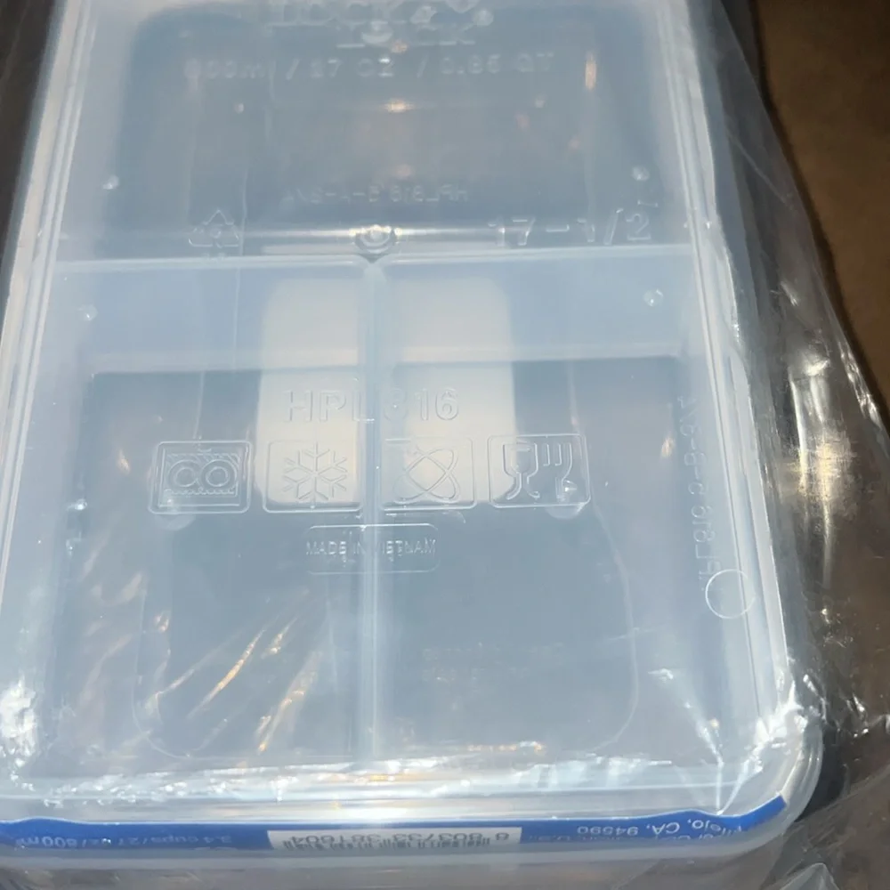 2 New LocknLock Food Storage Containers - Picture 2 of 9